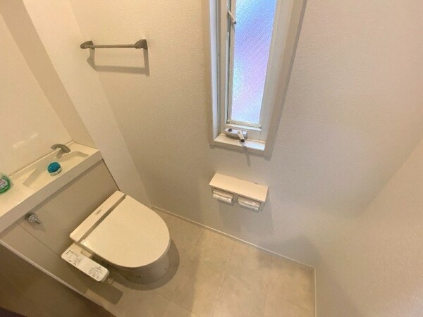 トイレ(※別号室の写真です)
