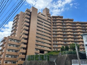 ライオンズマンション葉山外観写真