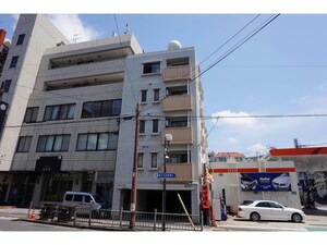 カリーナクアトロピアニ外観写真