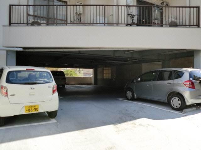 物件外観写真2　(駐車場)