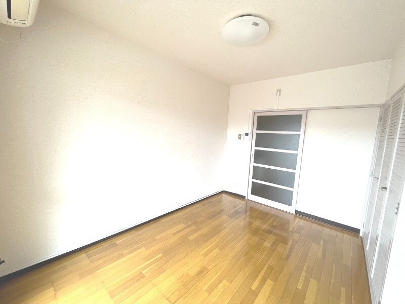 物件内観写真5　(※別号室写真)