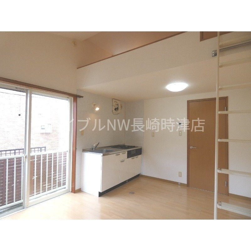 物件内観写真5　(※別号室の写真になります。)