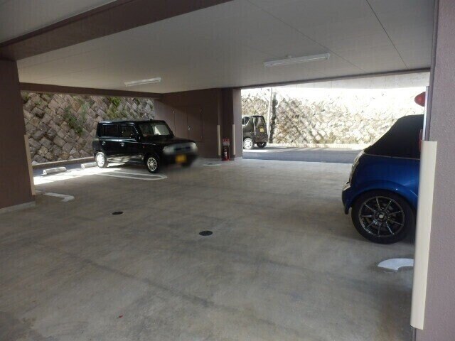 物件外観写真4　(エントランス部分)