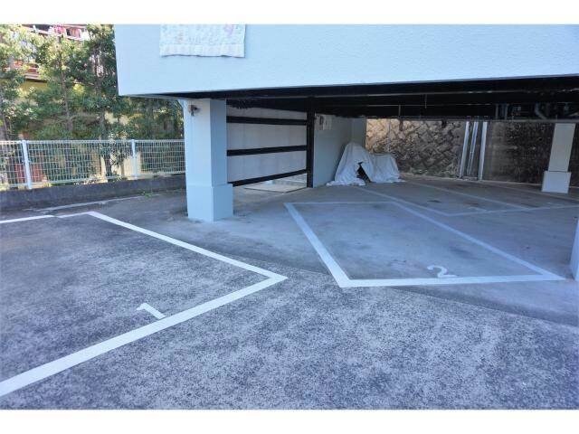 物件外観写真2　(駐車場)