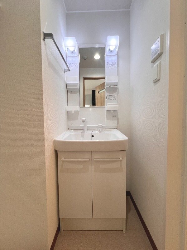 物件内観写真9　(※写真は別号室です。)