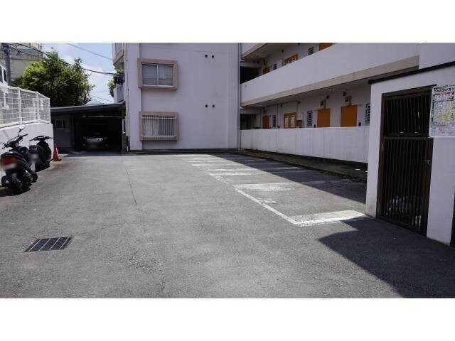 物件外観写真2　(駐車場)