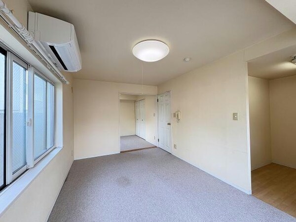 リビングダイニング