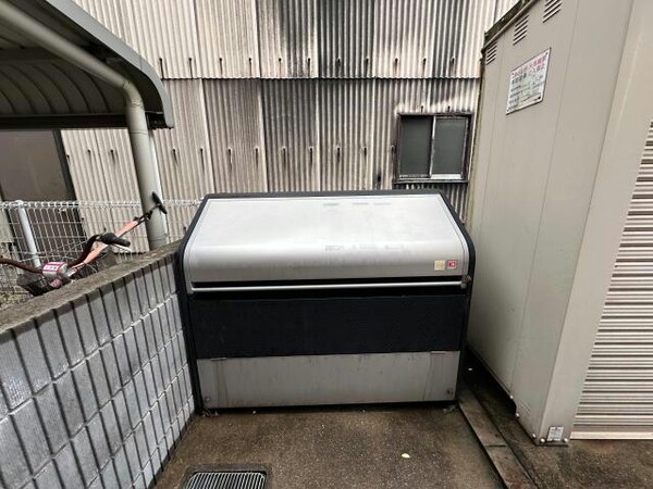建物設備(敷地内ごみ置き場)