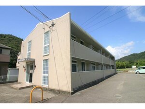 レオパレスセント・クロス外観写真