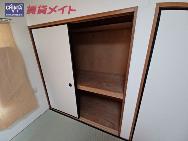 収納(掲載画像は同型タイプのものです。現状を優先とします。)