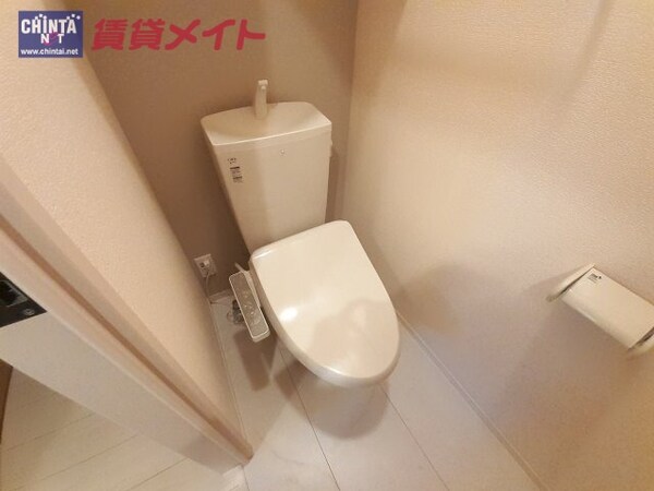 トイレ(同物件別部屋の参考写真です)