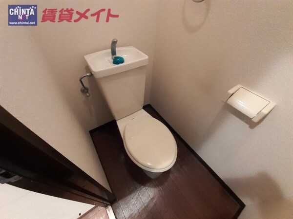 トイレ(同物件反転タイプの参考写真です)