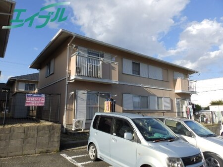 Living Four B棟外観写真