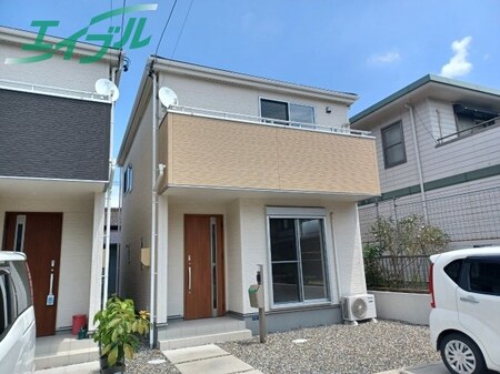 天窓のある天カ須賀戸建て外観写真