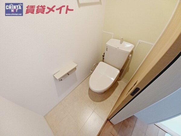 トイレ(同型参考写真です)