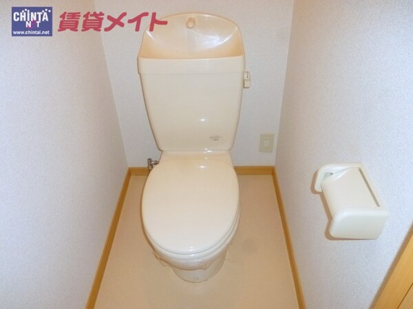 トイレ(トイレ同型参考写真)