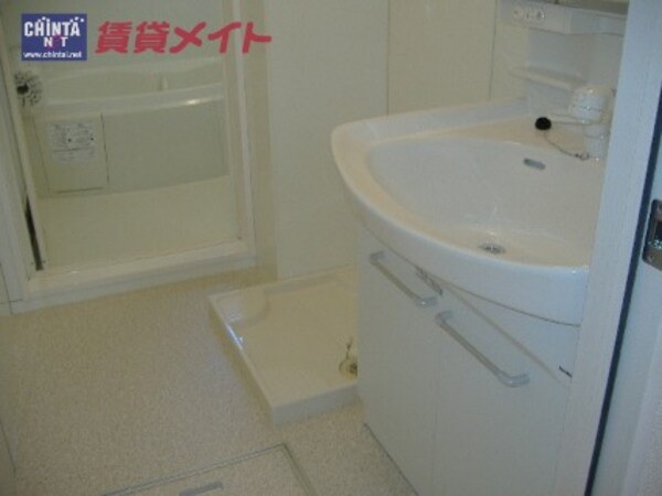 洗面設備(洗面所同タイプの部屋写真です。)