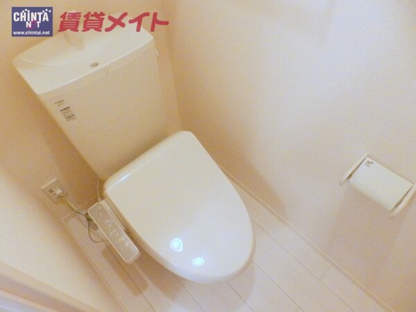 トイレ(トイレ同型参考写真)