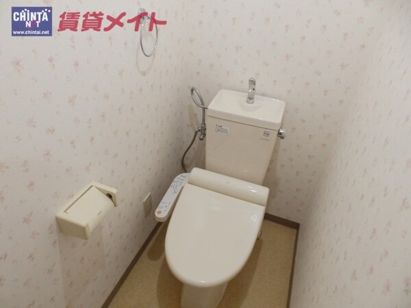 トイレ(トイレ同型参考写真)