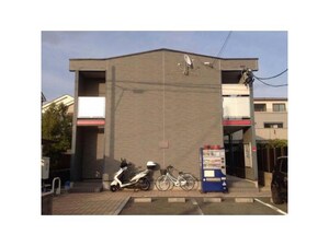 レオパレスリヴェール外観写真