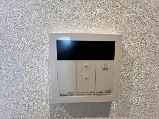 物件内観写真16　(給湯器リモコン)