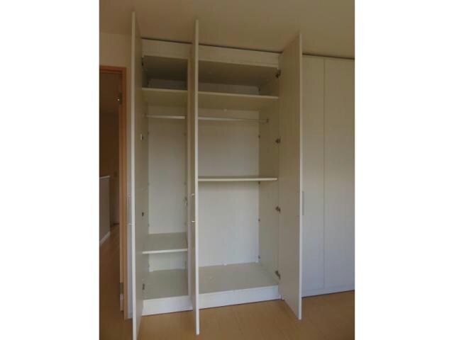 物件内観写真22　(南側洋室　収納)