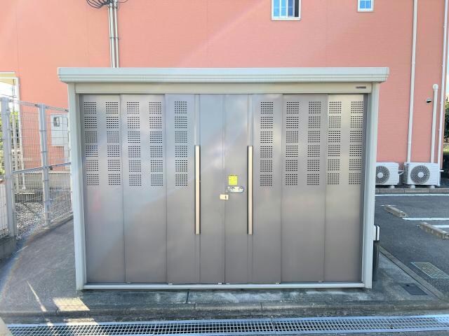 物件外観写真4　(ごみ捨て場)