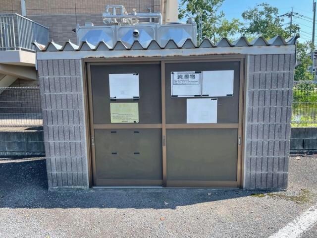 物件外観写真4　(ゴミ捨て場)