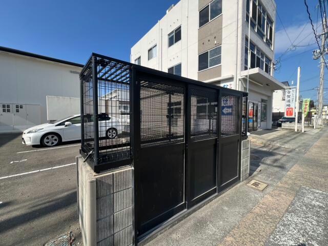 物件外観写真4　(ゴミ捨て場)