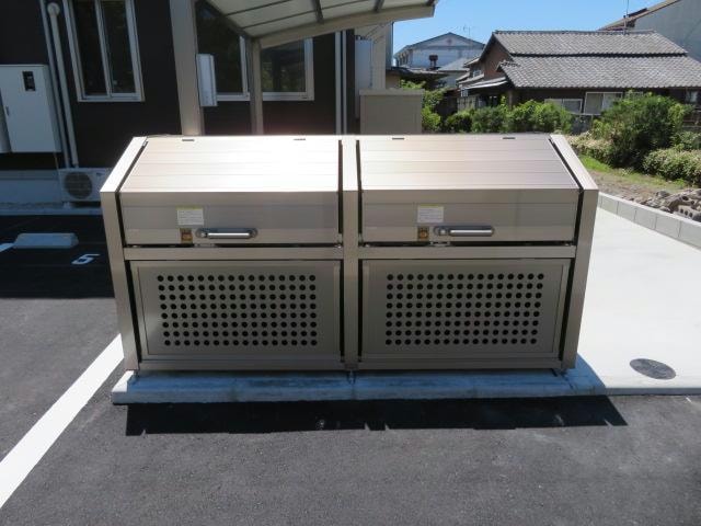 物件外観写真6　(ゴミ捨て場)