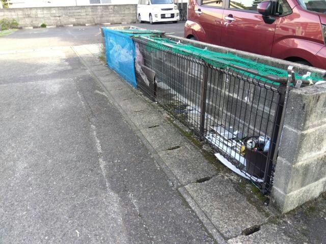 物件外観写真3　(ゴミ置場)