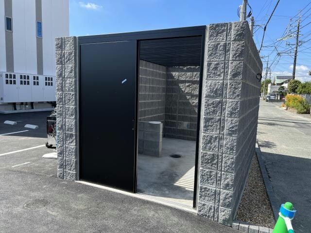 物件外観写真4　(ゴミ捨て場)