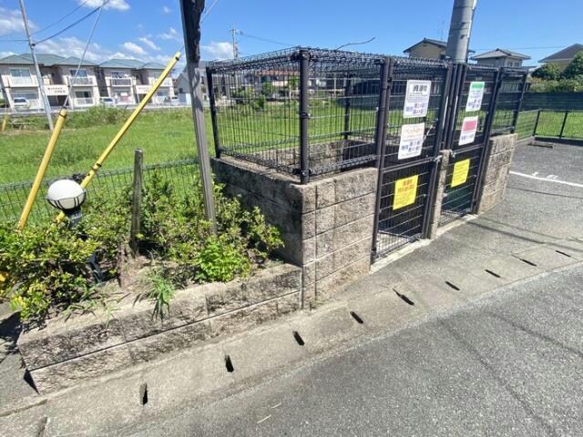 物件外観写真5　(ゴミ置き場)