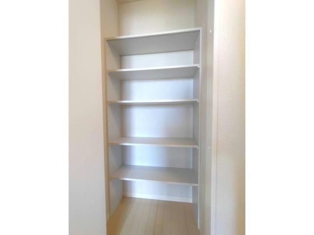 物件内観写真23　(玄関ホール収納)