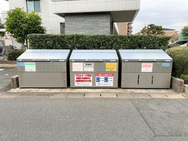 物件外観写真7　(ごみ捨て場)