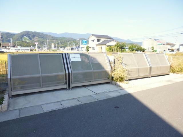 物件外観写真6　(ゴミ置き場)