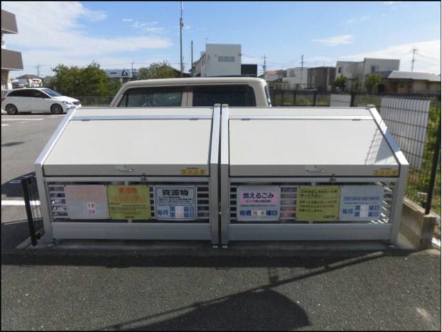 物件外観写真5　(ごみ捨て場)