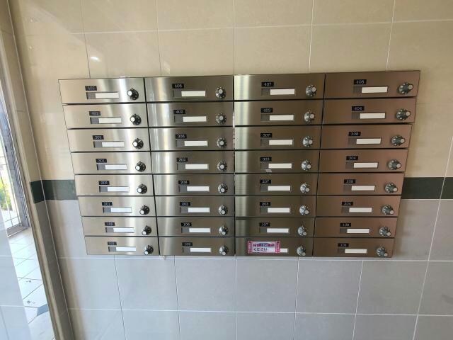 物件外観写真5　(集合ポスト)