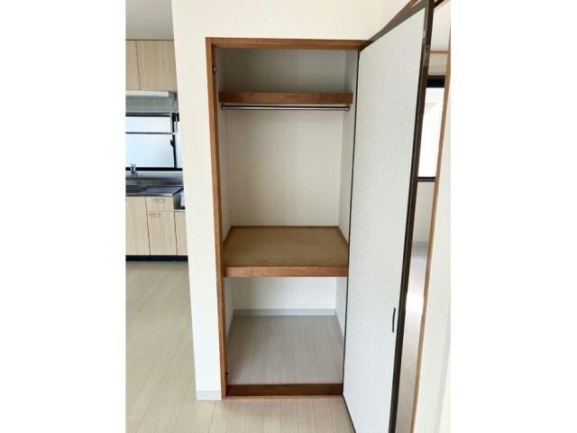 物件内観写真10　(リビング物入)