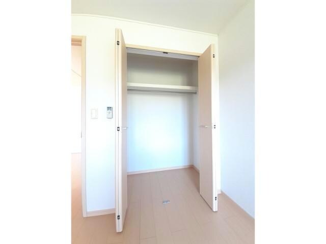 物件内観写真5　(洋室6帖（東側）　収納)