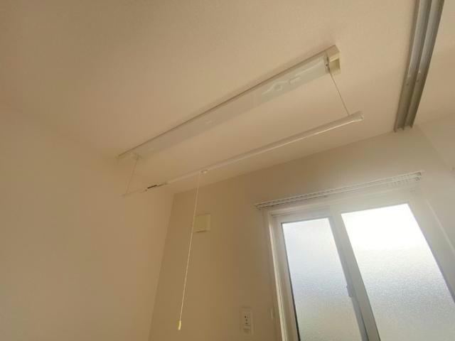 物件内観写真15　(室内物干し)
