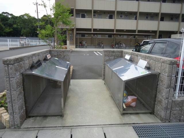 物件外観写真5　(専用ゴミ置き場)