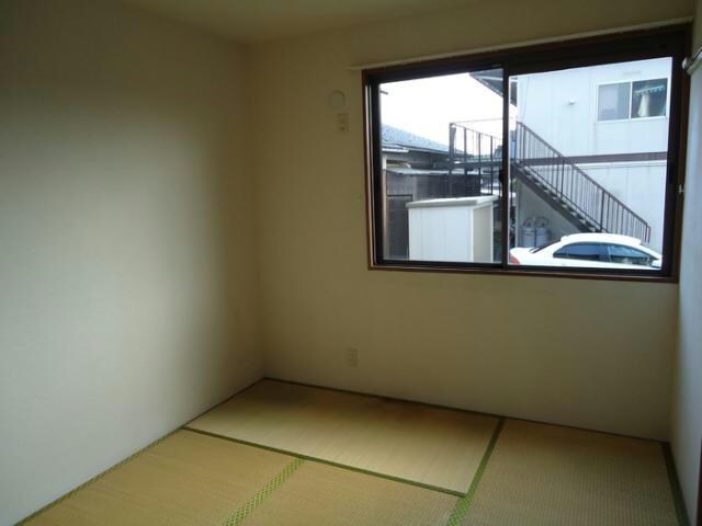 物件内観写真8　(和室6帖)