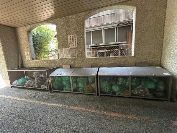 建物設備(専用ゴミ置き場)