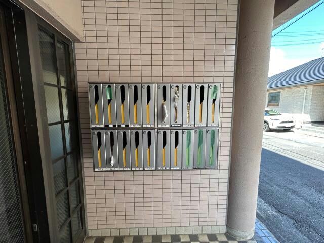 物件外観写真5　(集合ポスト)
