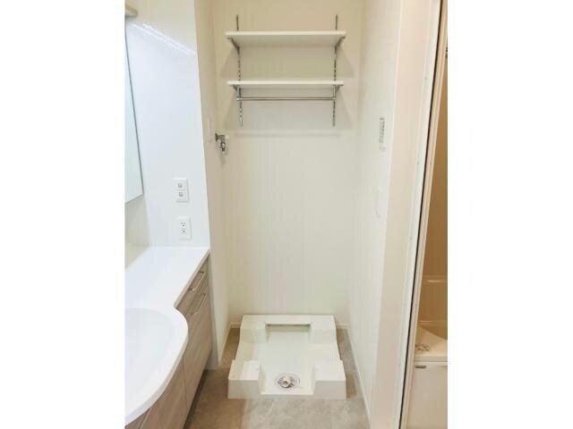 物件内観写真11　(室内洗濯機置場)