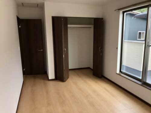 物件内観写真2　(2F　洋室8帖)