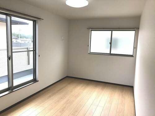 物件内観写真3　(2F　洋室8帖)