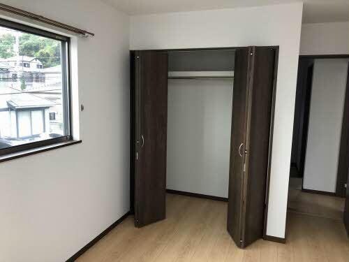 物件内観写真7　(2F　洋室6.5帖クローゼット)