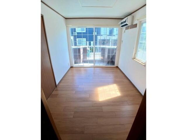 物件内観写真3　(洋室6帖（西側）)